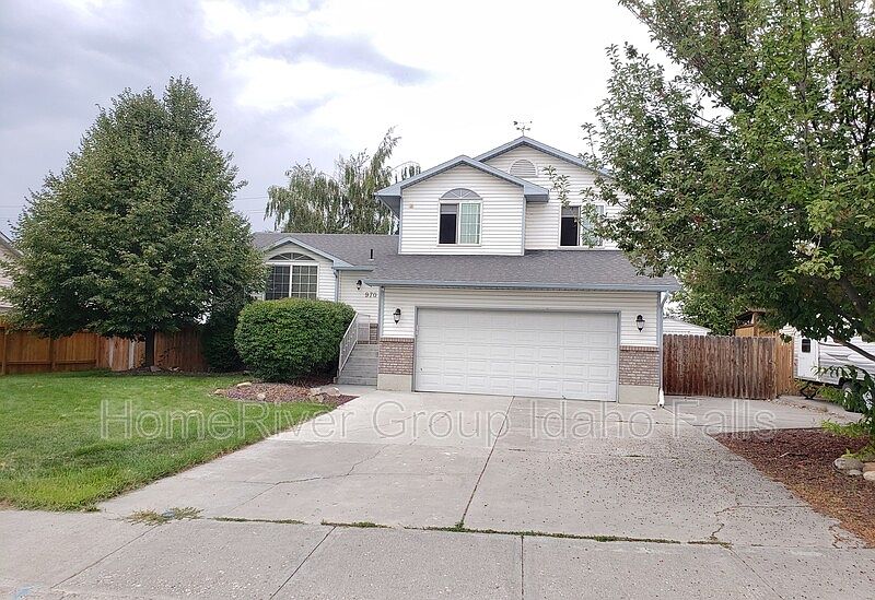 1st image of 970 Lowell Dr