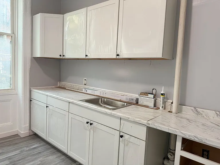 205 8th St #2L — Photo 4