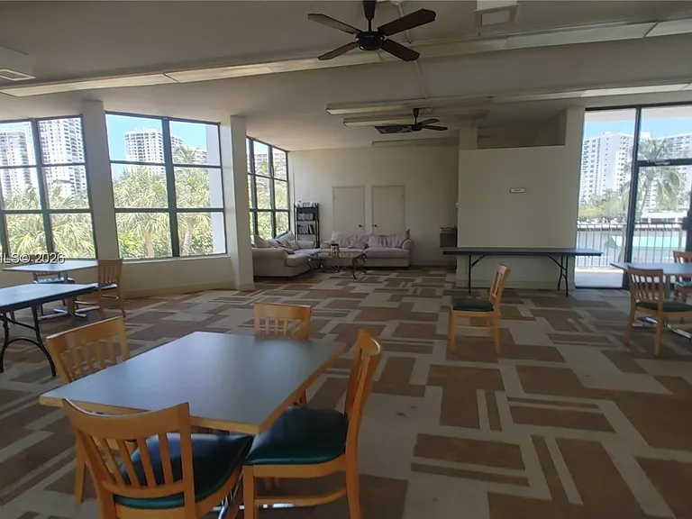 1000 Parkview Dr #125 — Photo 39