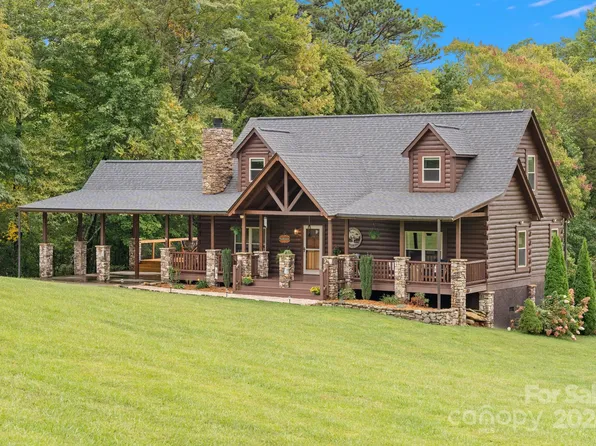 185 Grand Oaks Dr, Hendersonville, NC 28792