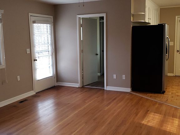 5th image of 190 W Lynn Dr