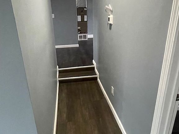 4th image of 503 E College St #102