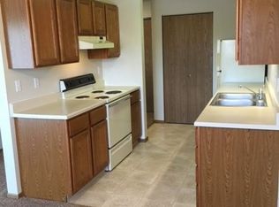 609 4th St #303, Walhalla, ND 58282