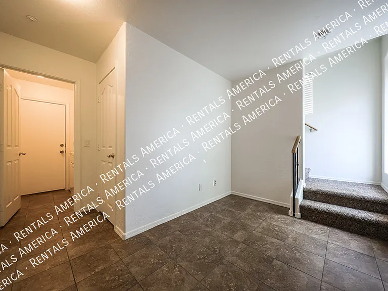 747 N Port Dr — Photo 7