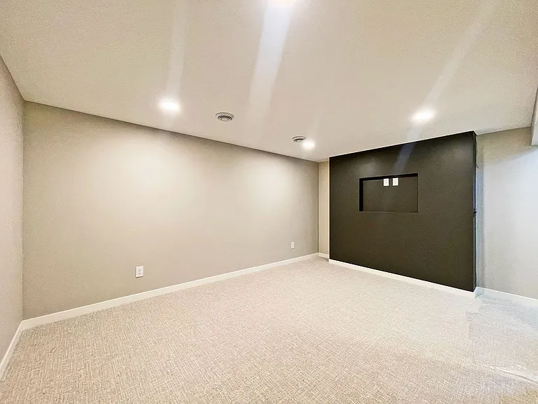 408 S Olive St — Photo 16