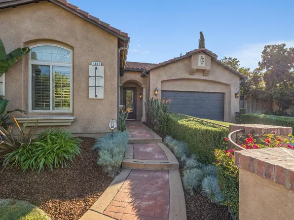 1301 E Via Roma Dr, Fresno, CA 93730