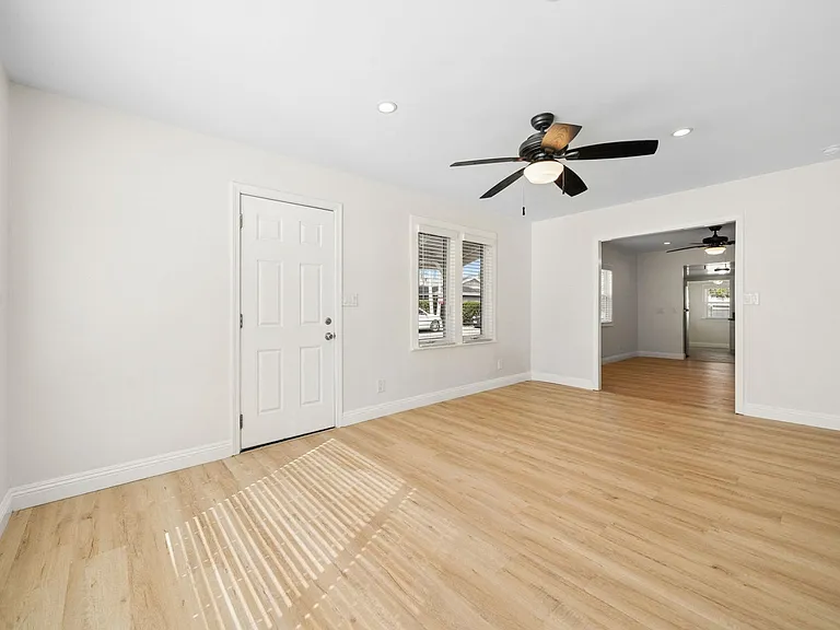 2545 Elden Ave — Photo 3
