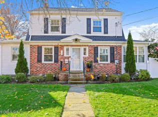 18 Suburban Ave, Cos Cob, CT 06807