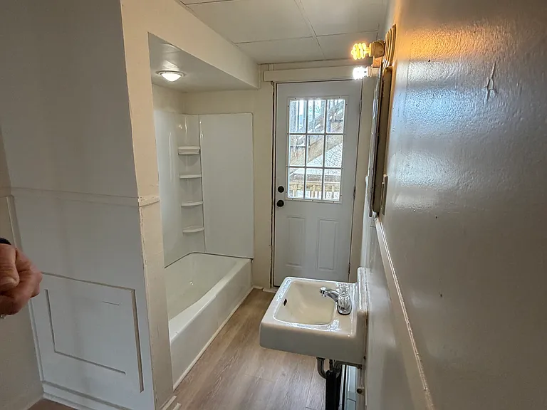 39 Knox St #8 — Photo 7