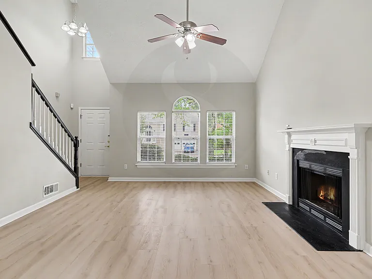 1090 Winter Park Ln — Photo 10