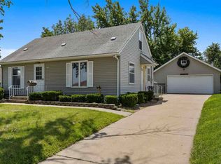 2226 Chandler St SW, Cedar Rapids, IA 52404