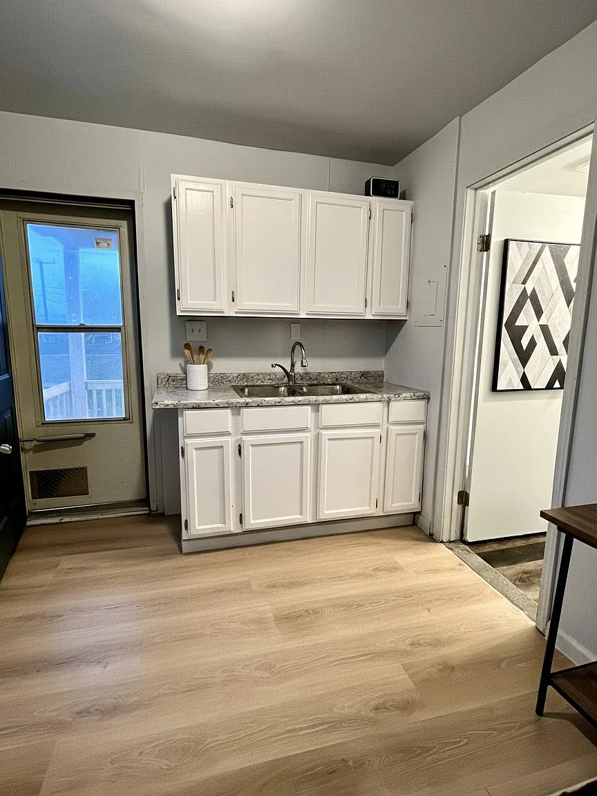 1 bed, 800 sqft, $995 — Photo 3