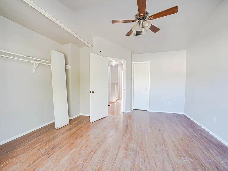 633 Carriagehouse Ln #I3 — Photo 9