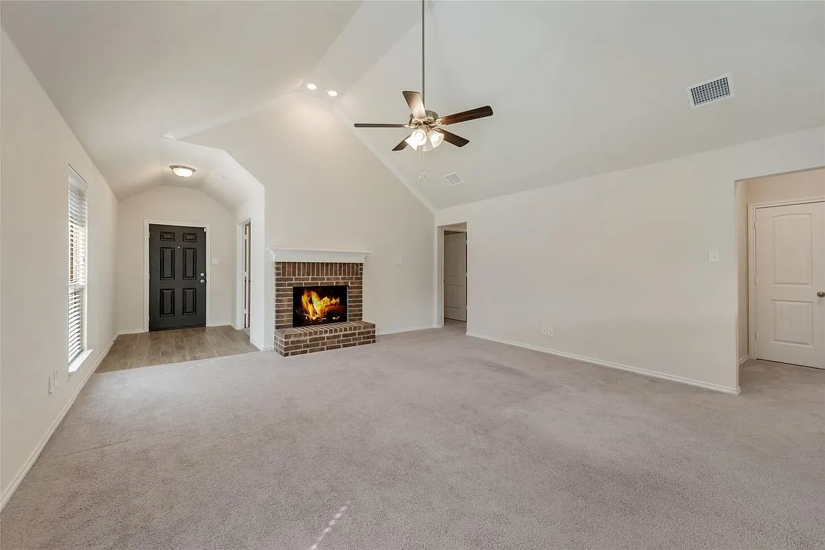 4 bed, 2.0 bath, 1741 sqft, $2,100 — Photo 3