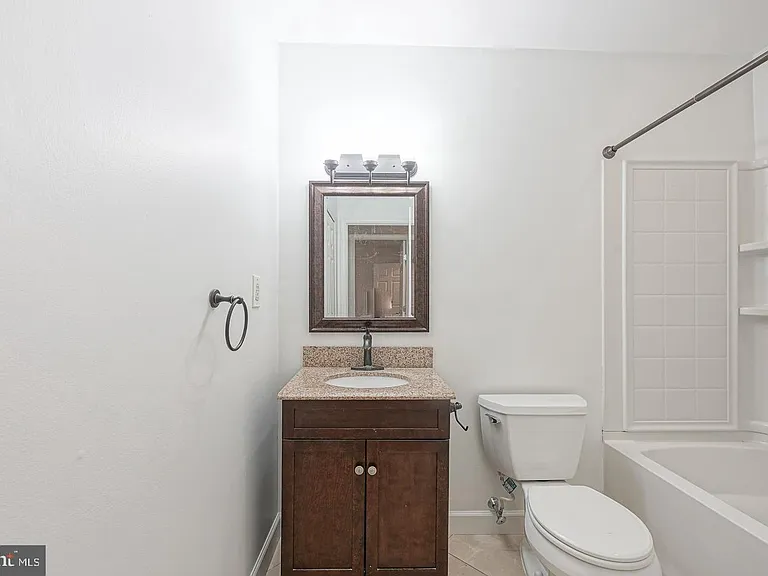 1051 Harbour Dr — Photo 16