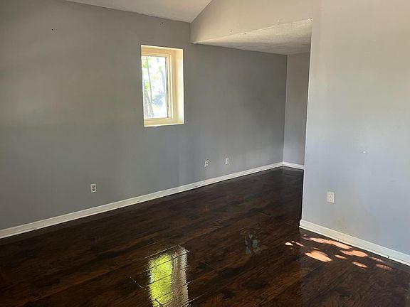 2nd image of 1721 Smith St