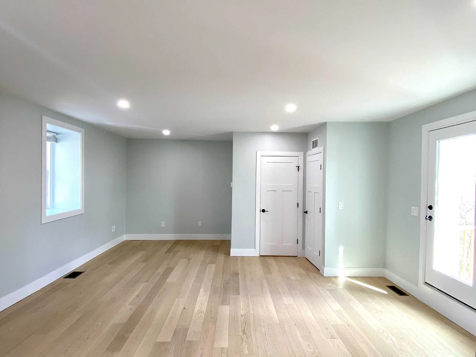 2 bed, 1.5 bath, $3,000 — Photo 4
