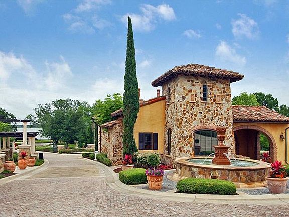 5th image of 15305 Pendio Dr