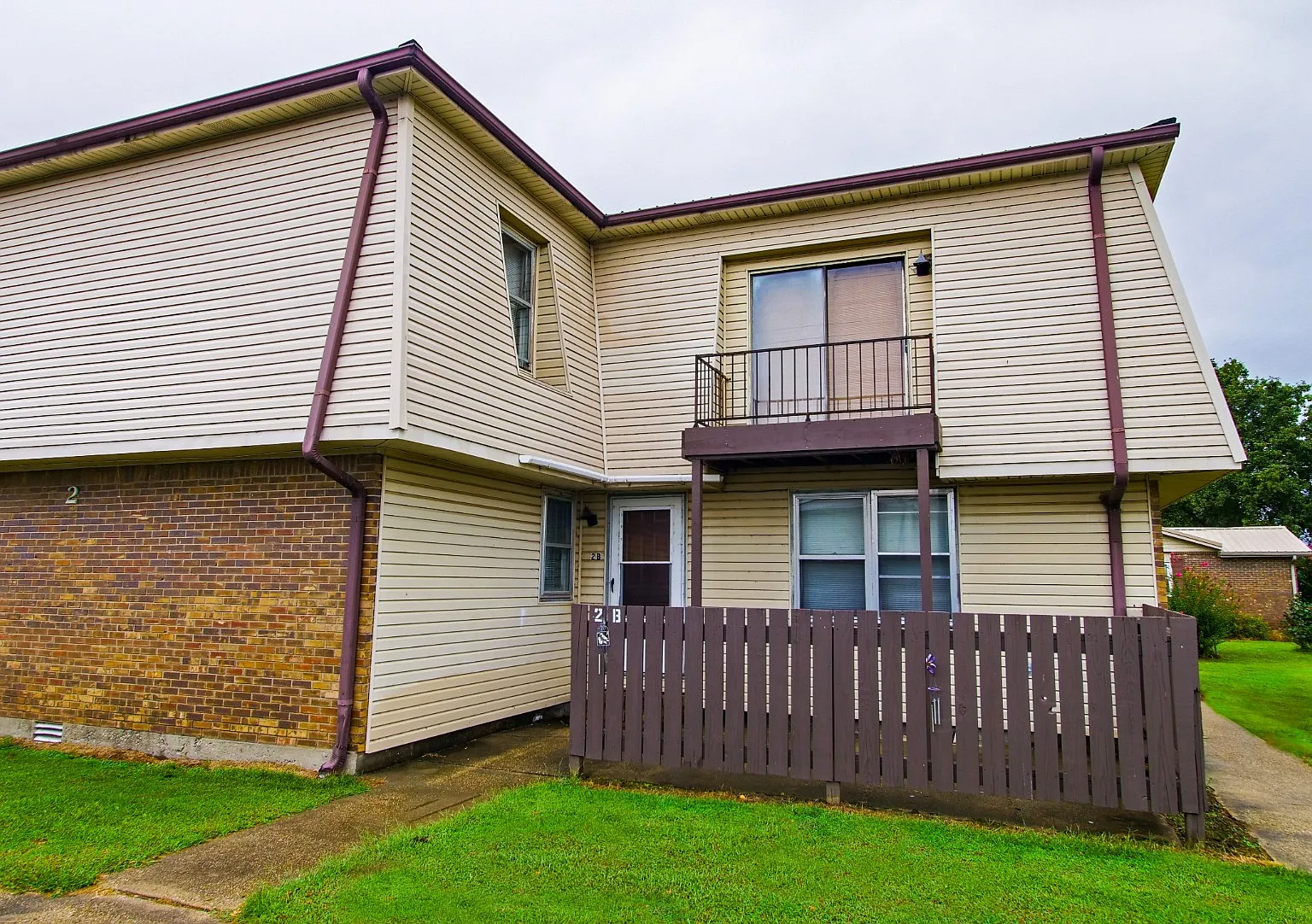 2 bed, 1.5 bath, 2368 sqft, $850 — Photo 2