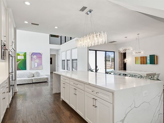5th image of 6441 Royalton Dr