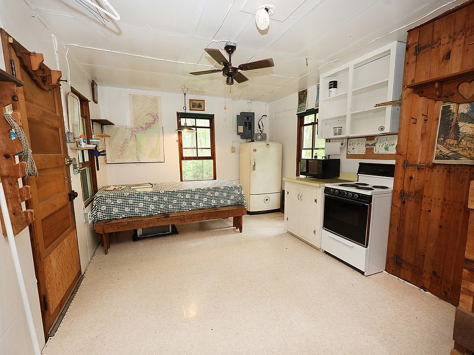 22nd image of 16874 Trough Creek Dr