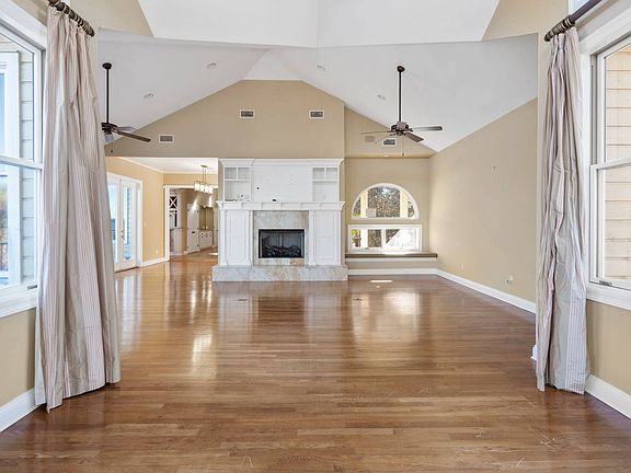 3rd image of 4944 Hickory Shores Blvd