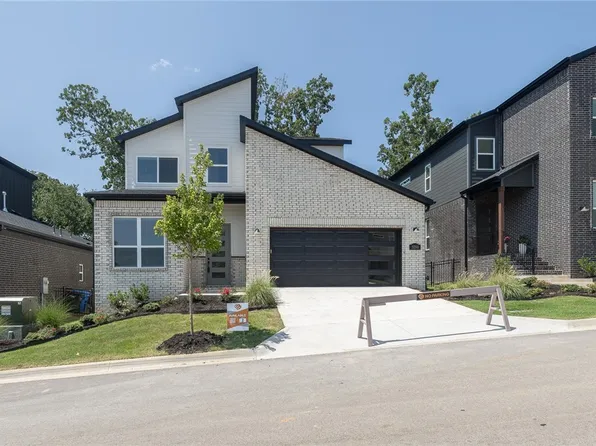 3200 N Sumac Dr, Fayetteville, AR 72703
