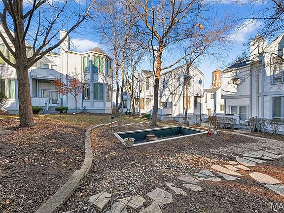 4th image of 28 Columbus Square Dr