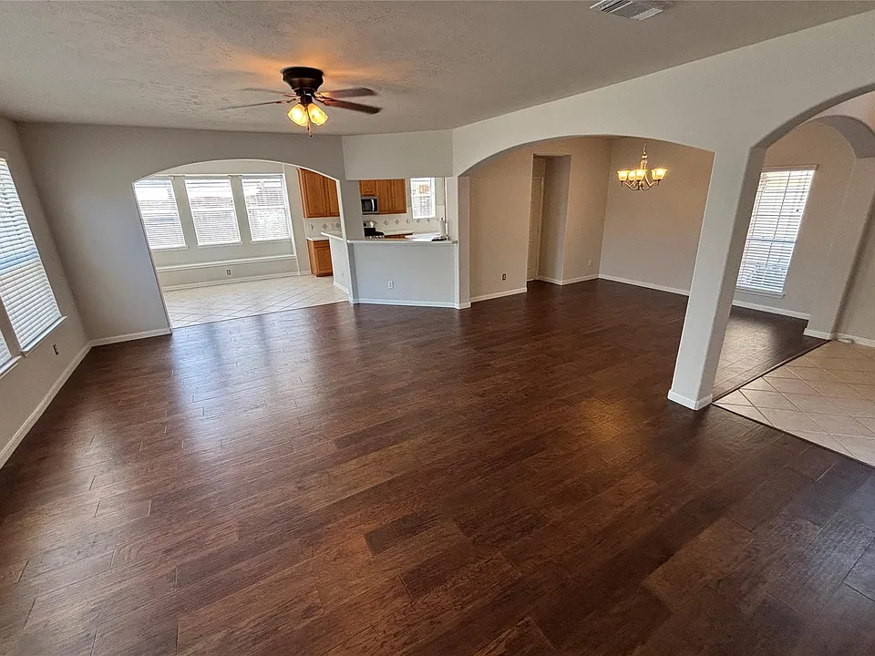 18002 Secret Branch Ln