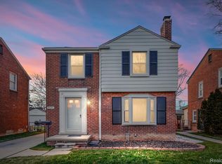 19291 Linville St, Grosse Pointe Woods, MI 48236