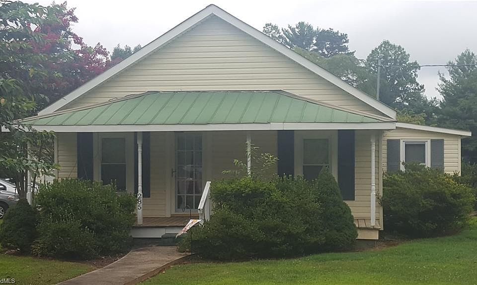 1st image of 285 Sassy Tree Ln