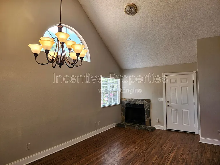 575 Bloomington Ct #24 — Photo 6