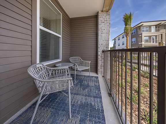 3rd image of 6401 Emmy Ln #206