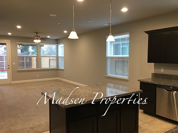 3235 Freshwater Creek - Living Room