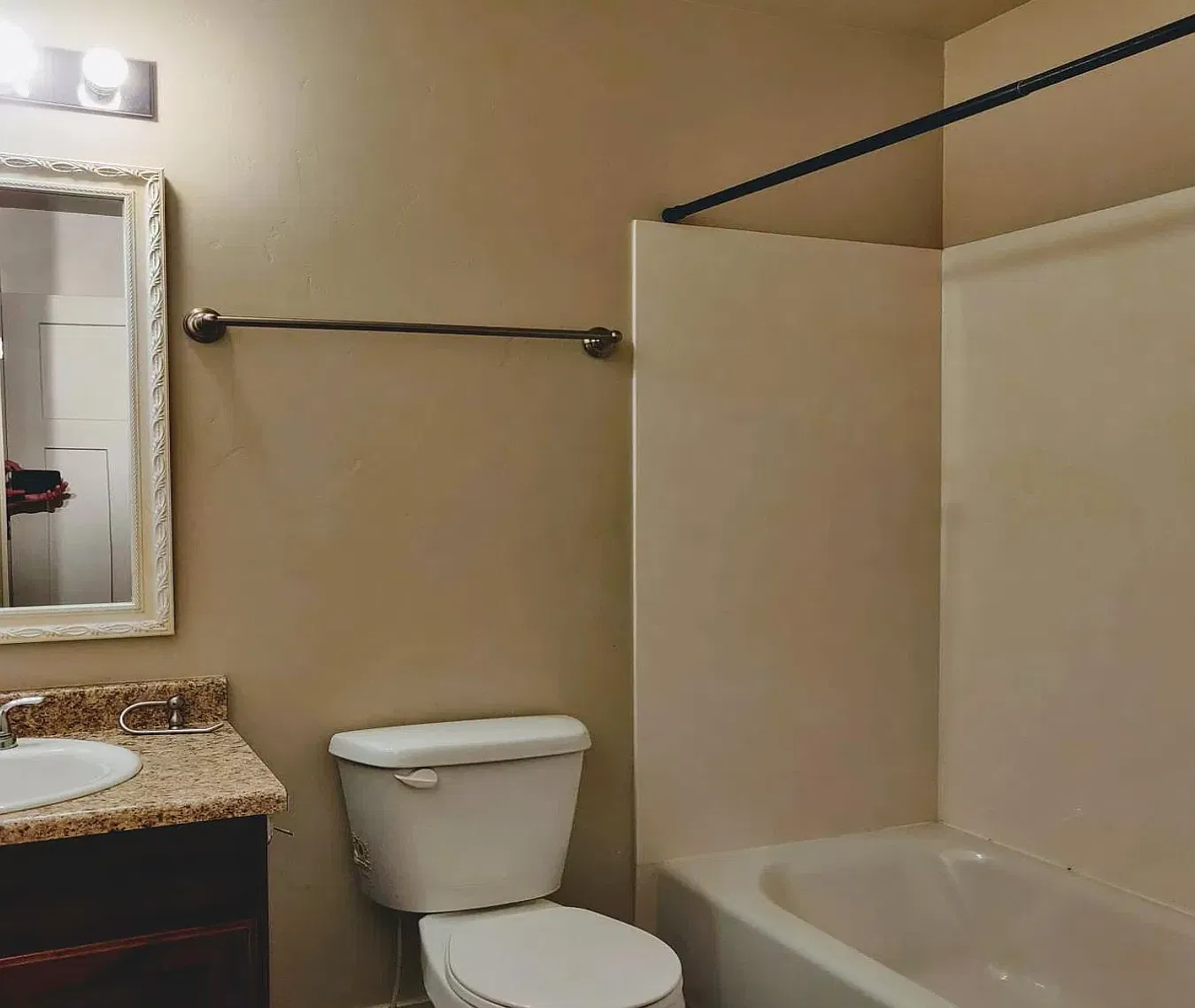 3 bed, 1600 sqft, $1,850 — Photo 3