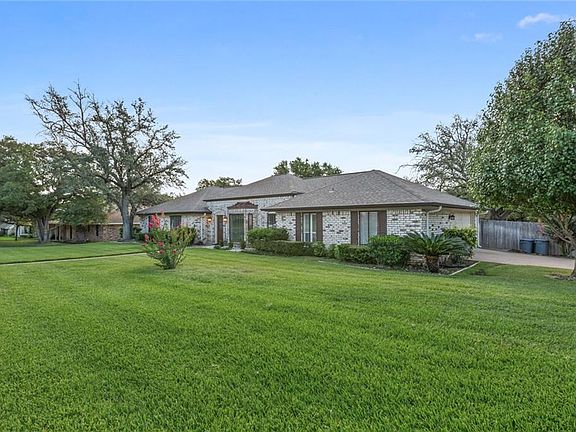 3rd image of 8608 Oakdale Dr