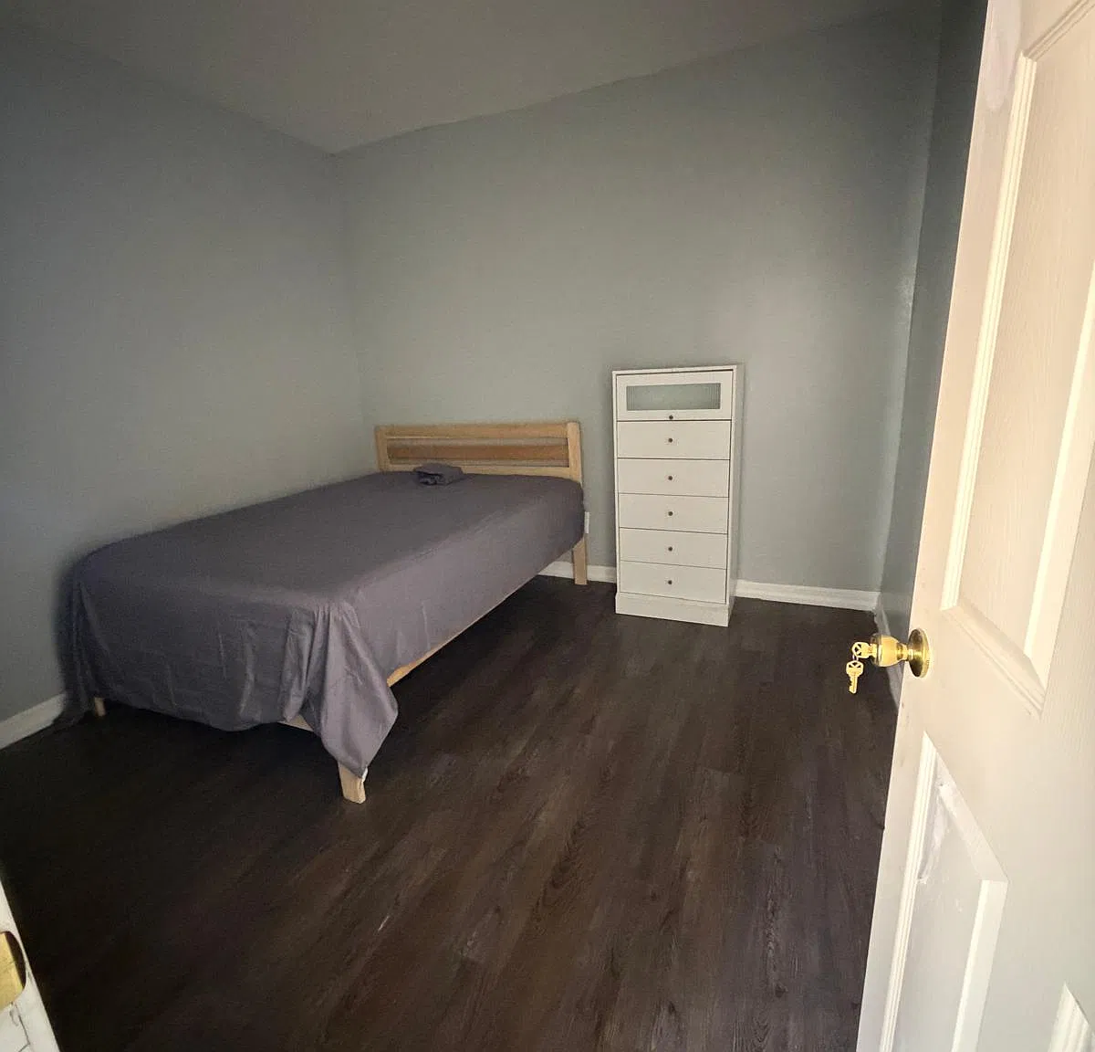 3 bed, $1,200 — Photo 2