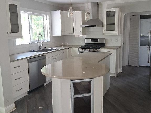 2nd image of 310 Hickory St