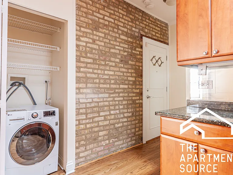 618 W Roscoe St #1 — Photo 7