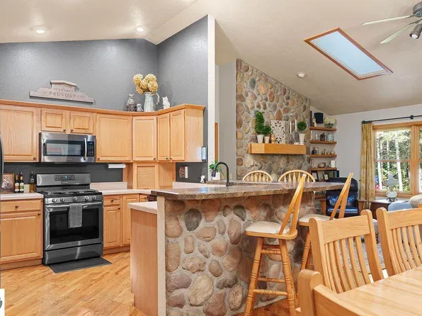 1627 White Oak Ln, Interlochen, MI 49643