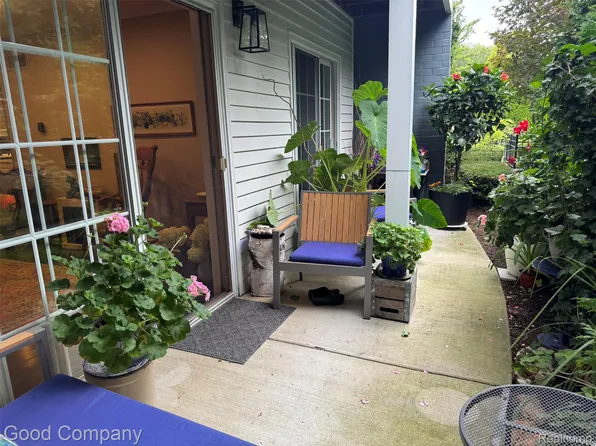 662 Purdy St APT 105, Birmingham, MI 48009