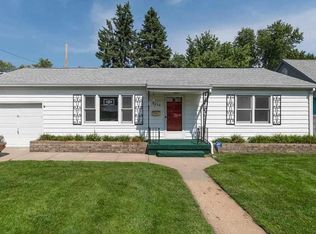 8030 Davenport St, Omaha, NE 68114