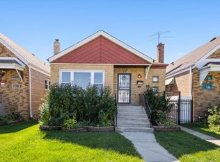3705 W 71st St, Chicago, IL 60629