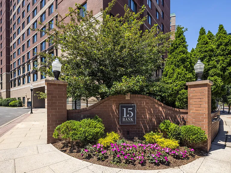 15 Bank Apartments — Photo 50