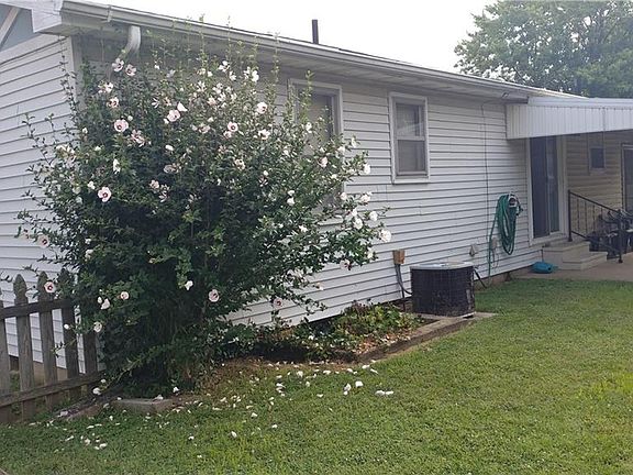 2nd image of 909 Shannon Dr