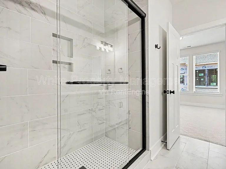 2146 N Graham St — Photo 21