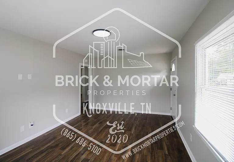 907 Cherokee St — Photo 3