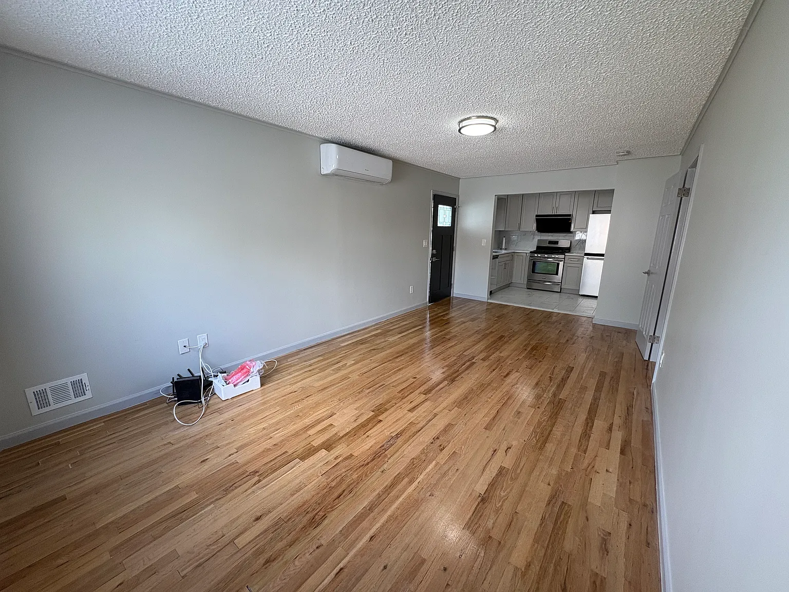 3 bed, 1326 sqft, $3,400 — Photo 2