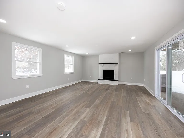 181 W 7th Ave — Photo 5