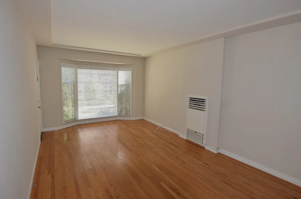 Building Photo - 235 N Kenwood St #C